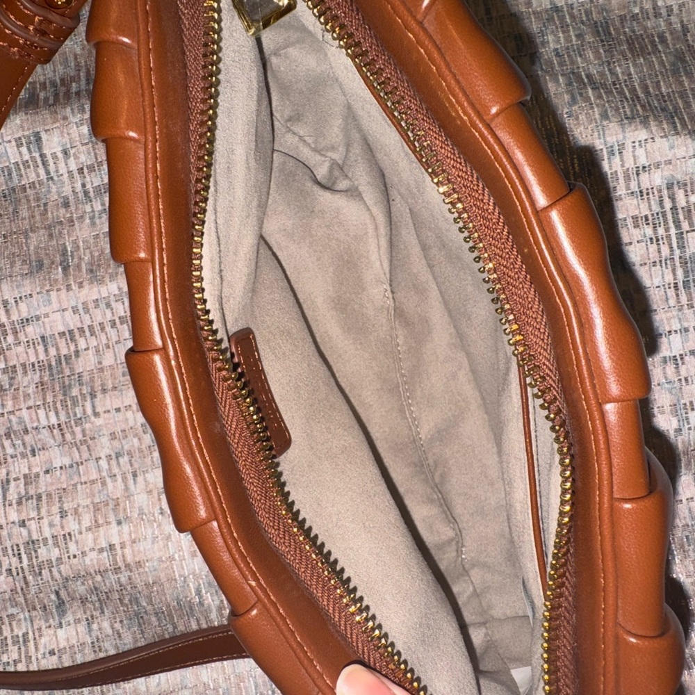 Sinbono Evelyn Hobo Shoulder Bag Adjustable Straps NWOT - Picture 3 of 4